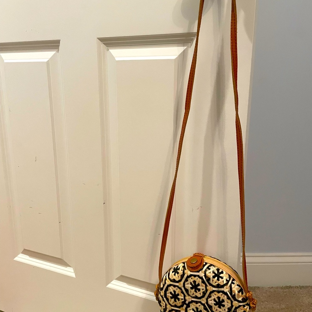 Large yellow straw woven tote with tassel and mini round rattan bag - Picture 9 of 13